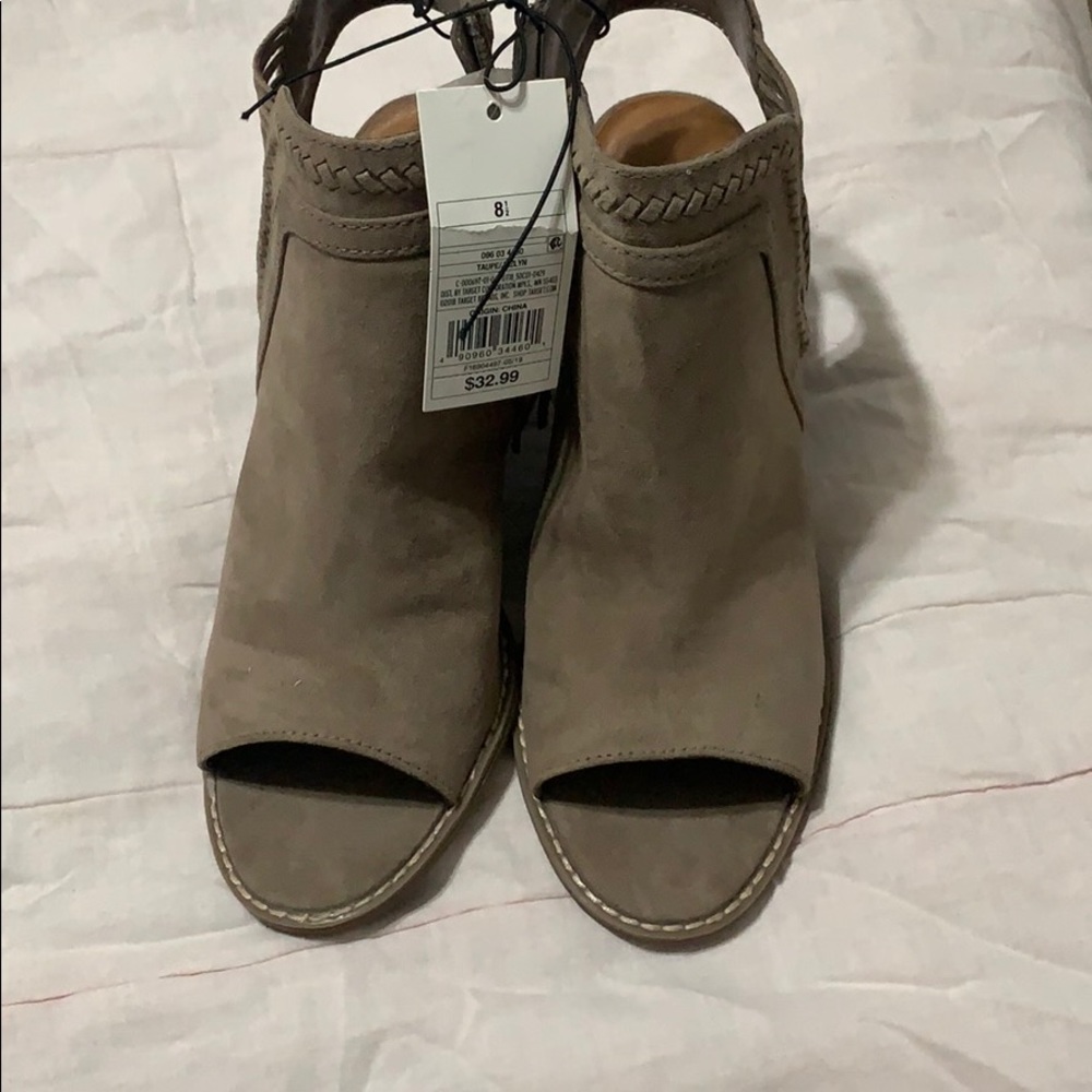 Brand new! Only been tried on!